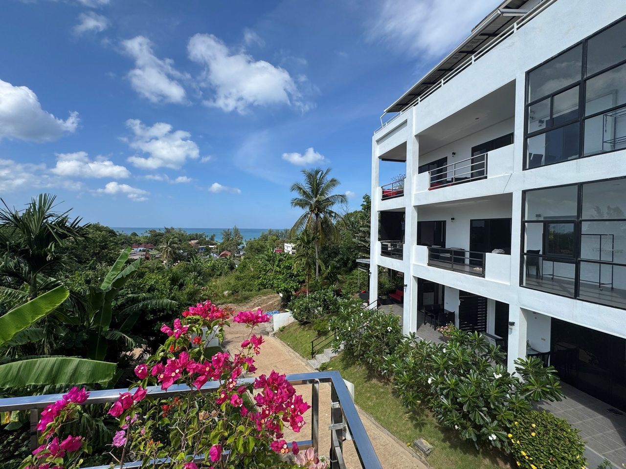 Lanta, Longbeach, White Flower apt. A2