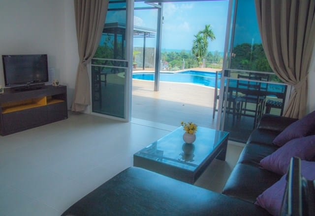 Lanta, Longbeach, White flower apt.  B2