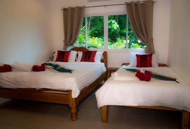 Lanta, Longbeach, White flower apt.  B2