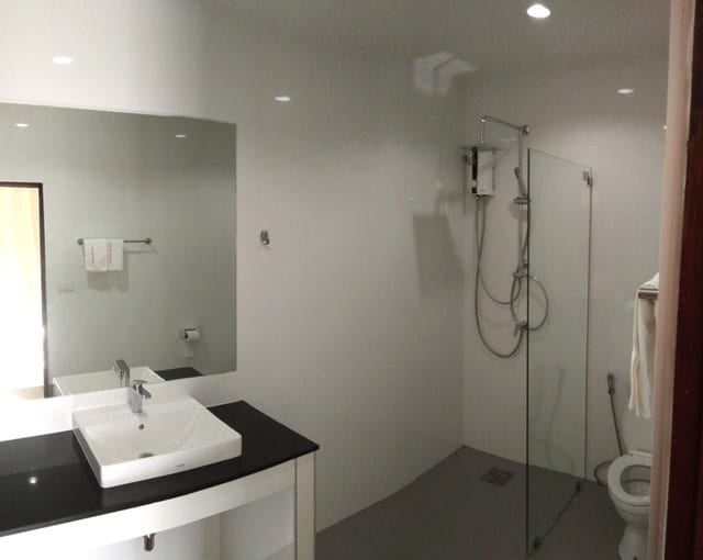 Lanta, Longbeach, White flower apt.  B2