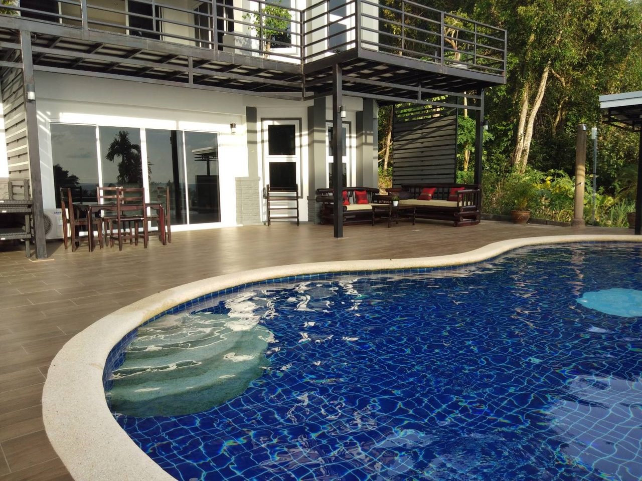 Lanta, Longbeach, White flower apt.  B2