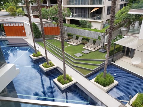 The Pine, Khao Takiab Beach