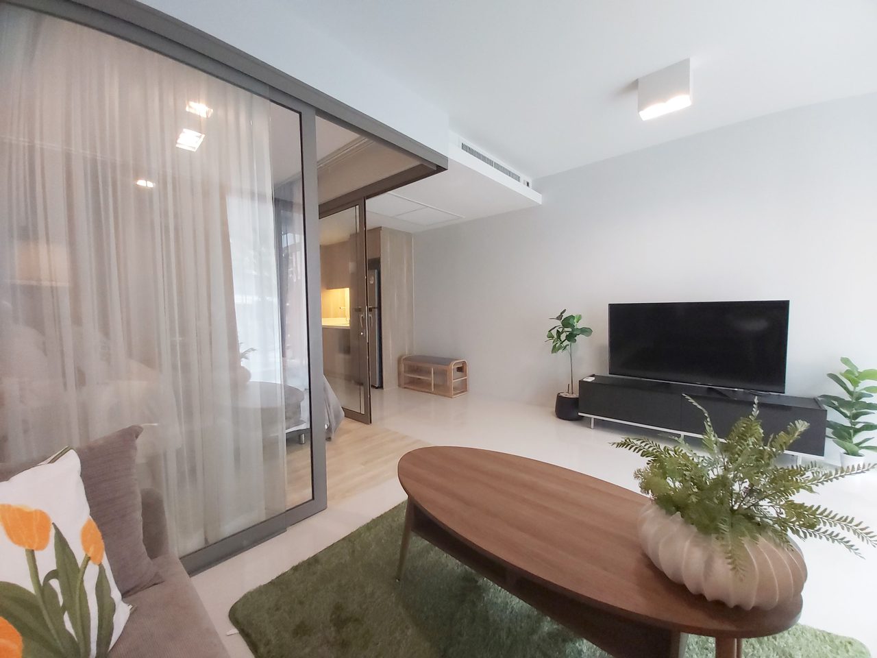 The Pine, Khao Takiab Beach