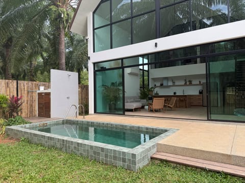 Tropical Villa Lanta