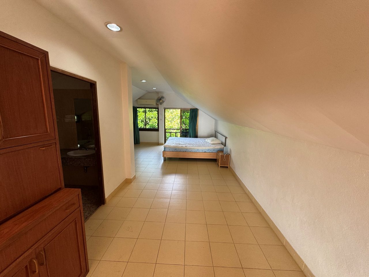 Top of the hill, Garden Hill