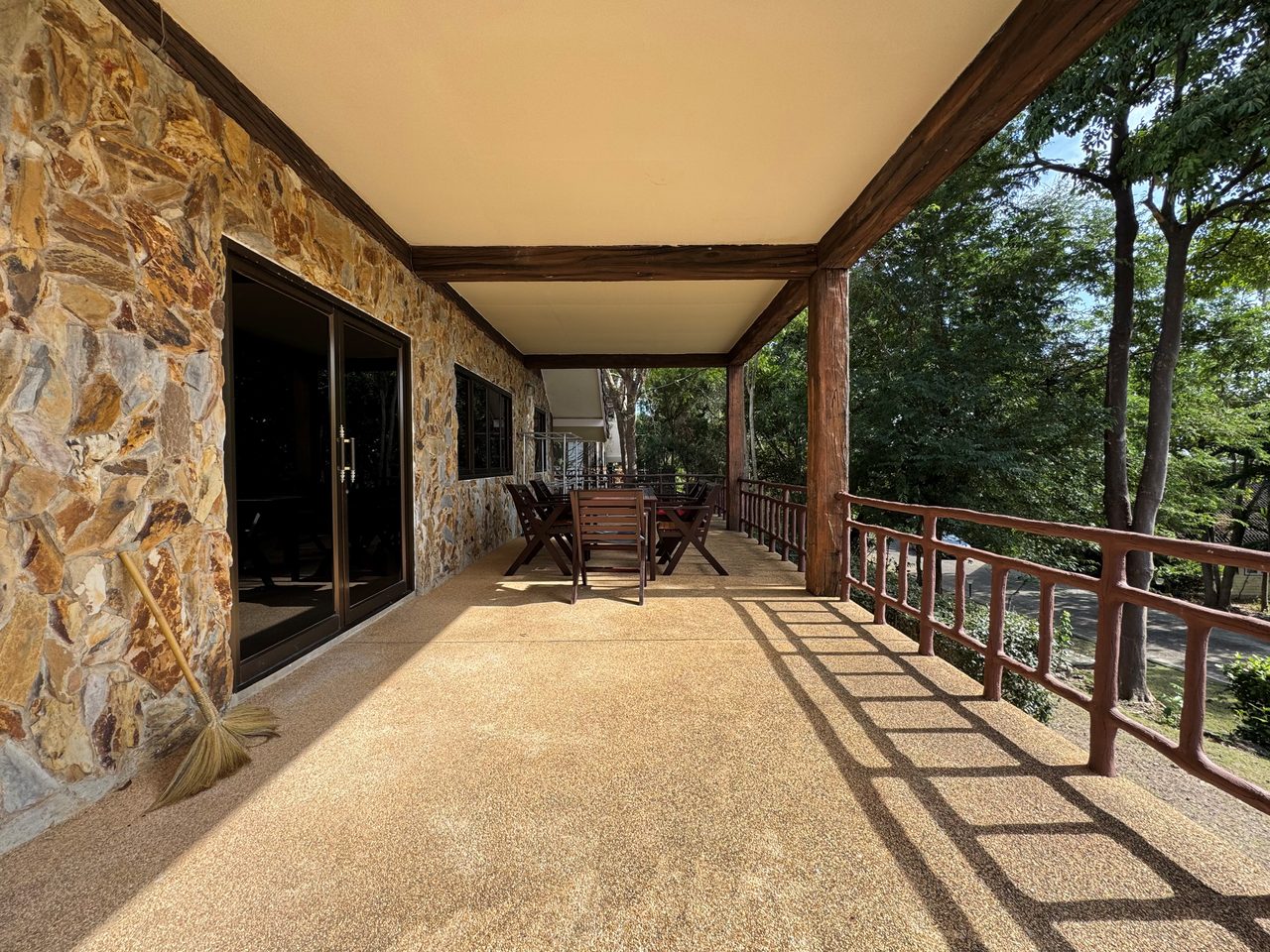 Top of the hill, Garden Hill