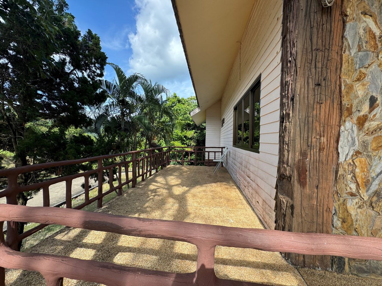 Top of the hill, Garden Hill