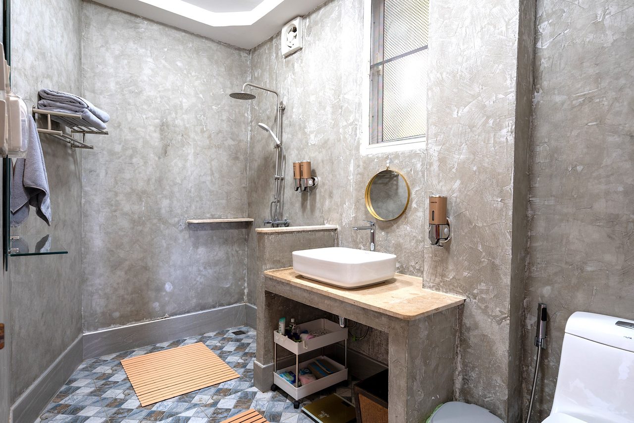 17 Downstairs Bathroom