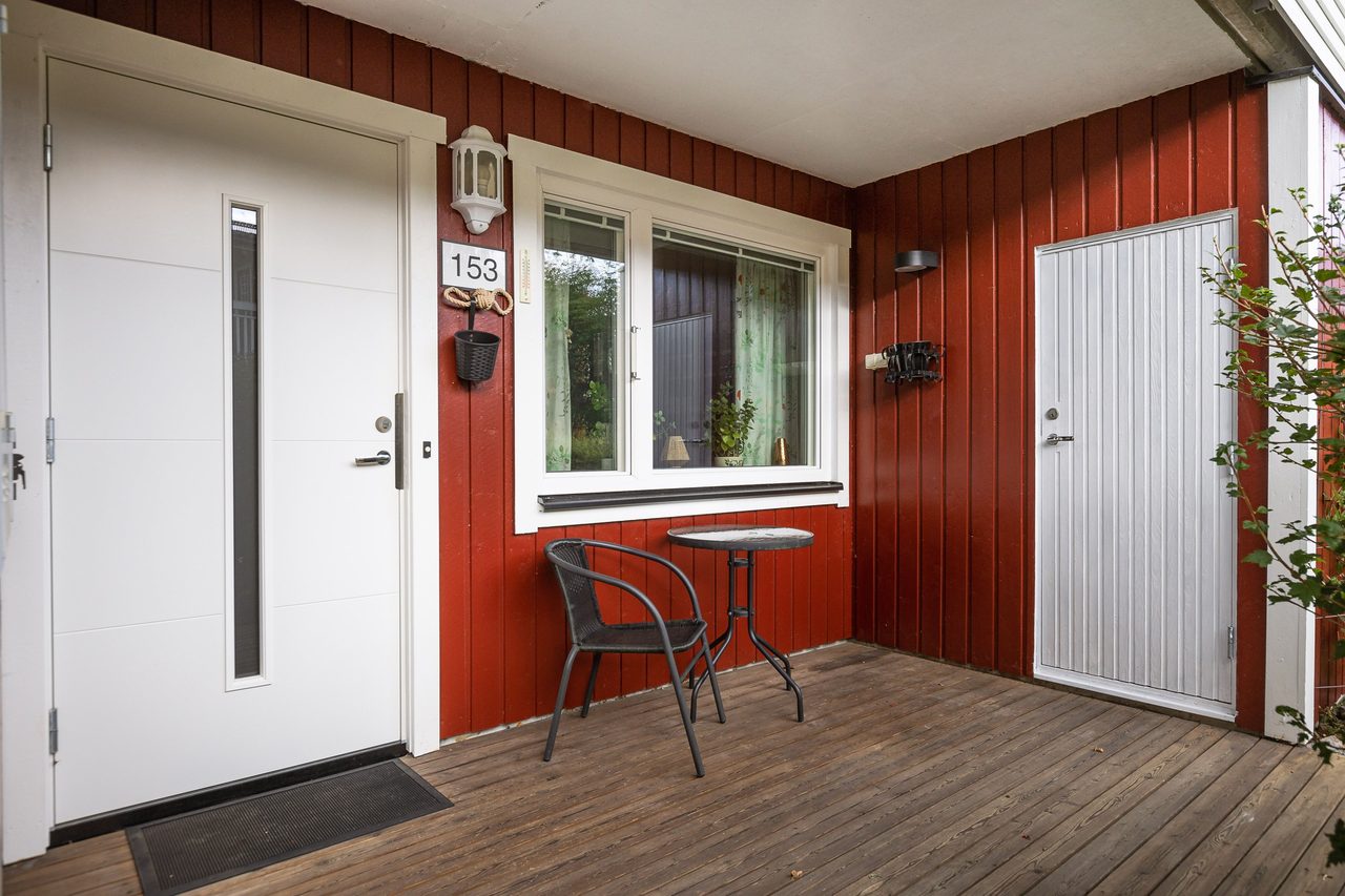 Uteplats vid entrén