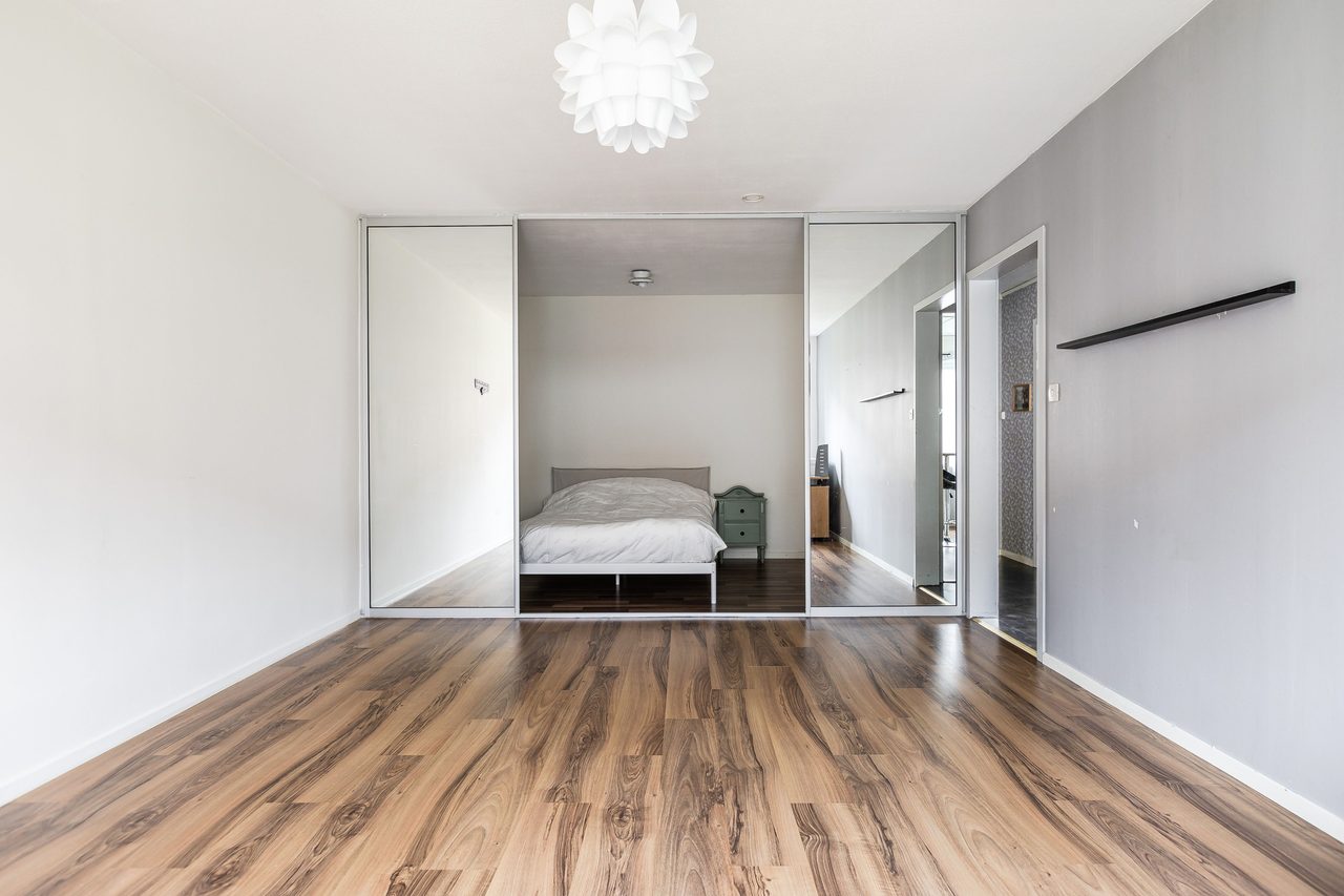 Vardagsrum med sovalkov