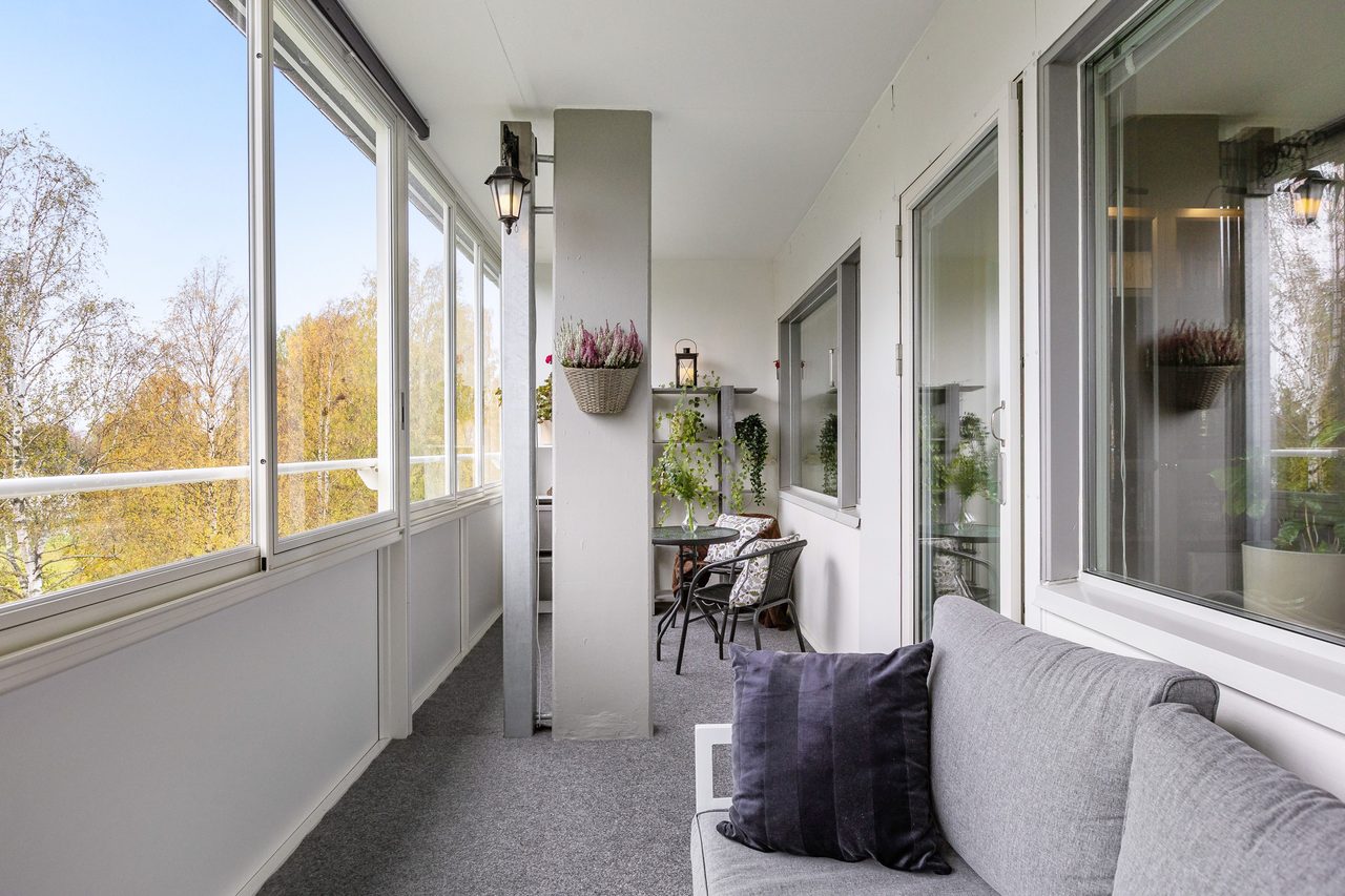 Stor inglasad balkong