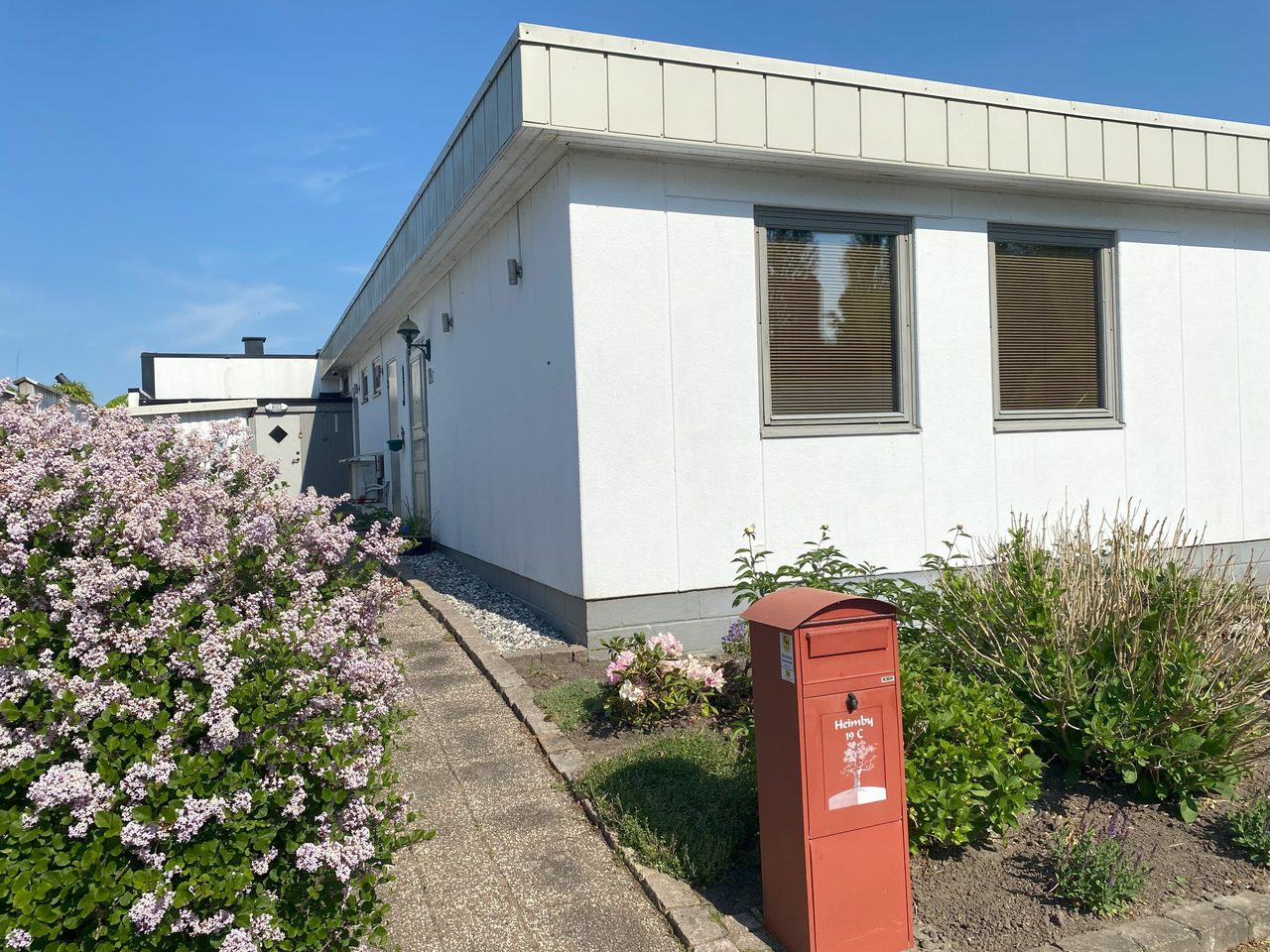 Säljarens bild - Entré helhet tidig vår