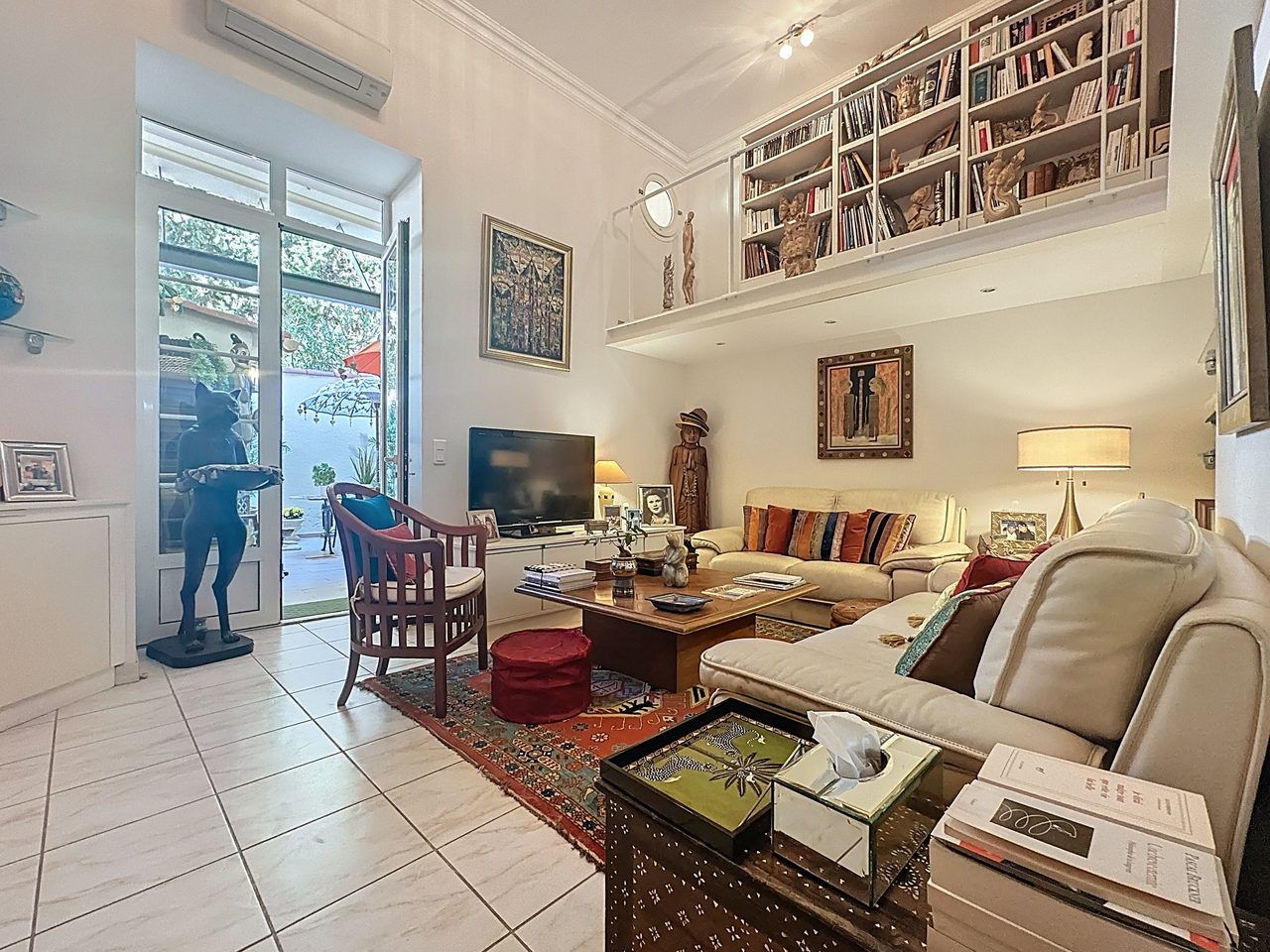 Gamla Antibes – Unik bostad med villakänsla & egen entré