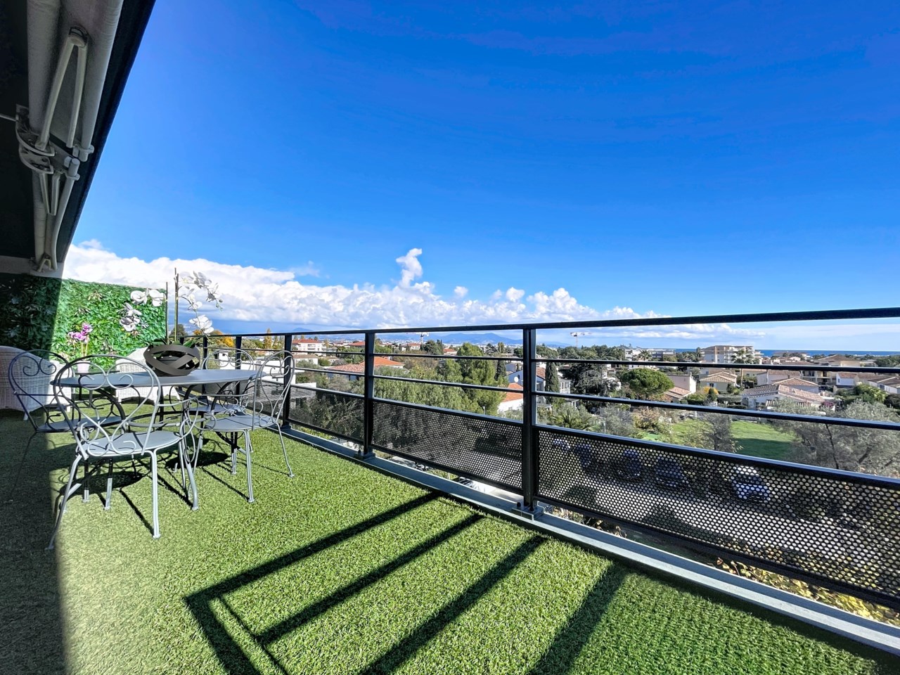 Exklusiv trea med havsutsikt i lyxig residens