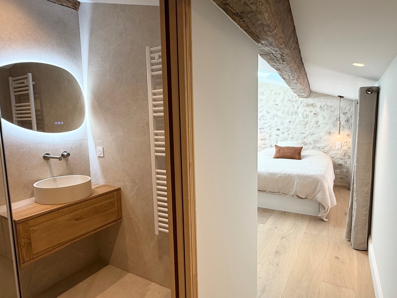 Nyrenoverad lägenhet på Place Nationale i Gamla stan Antibes