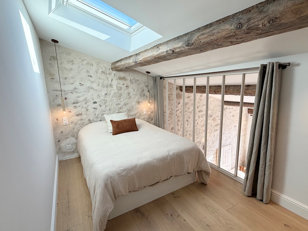 Nyrenoverad lägenhet på Place Nationale i Gamla stan Antibes