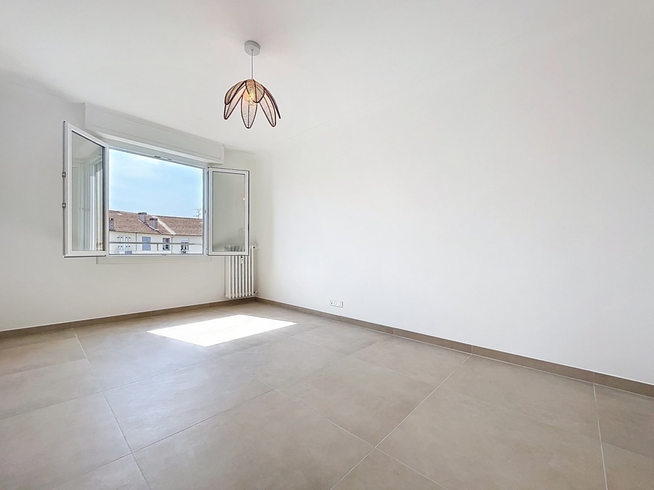 Stilren 3:a med terrass i centrala Antibes