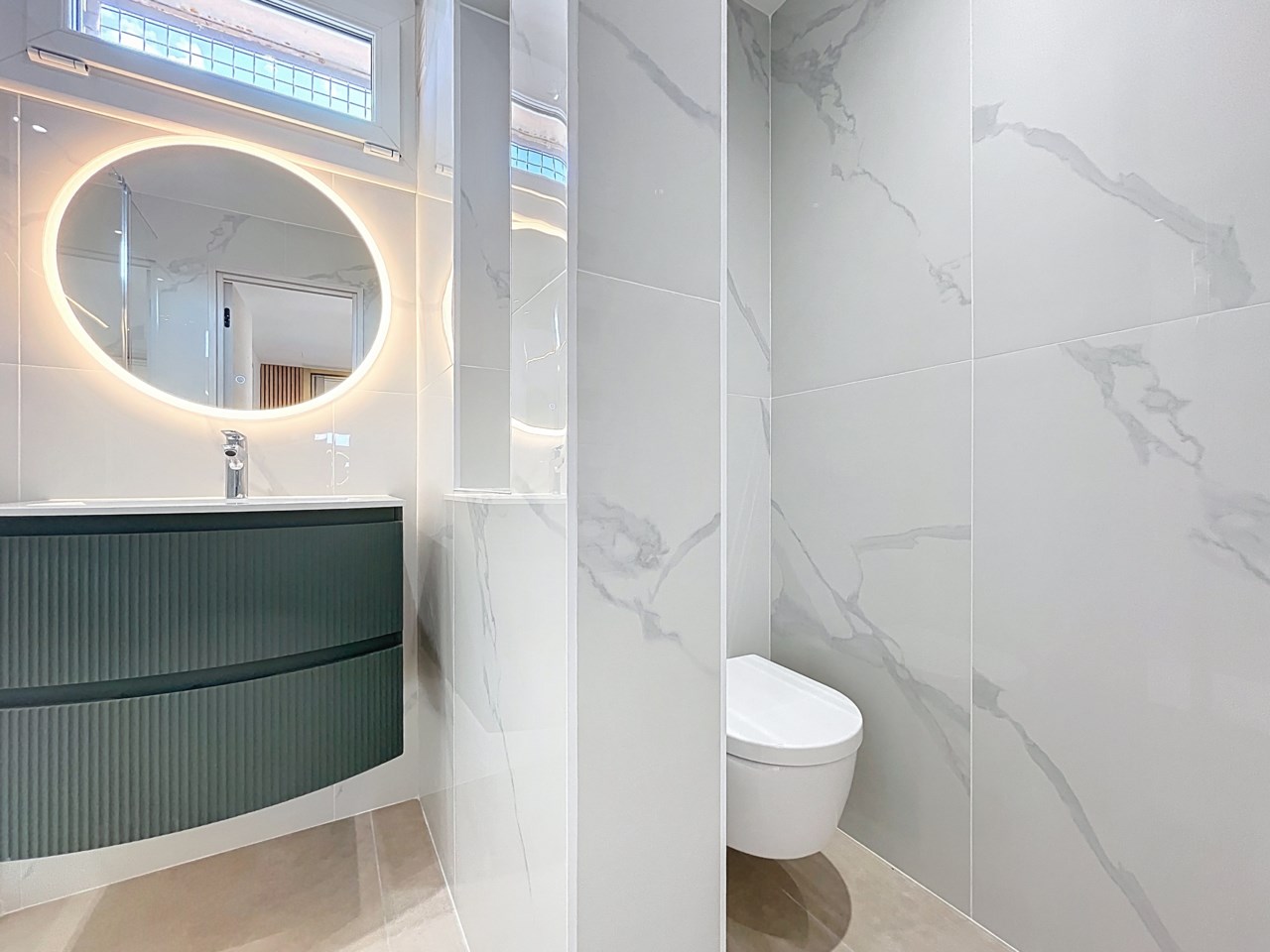 Stilren 3:a med terrass i centrala Antibes