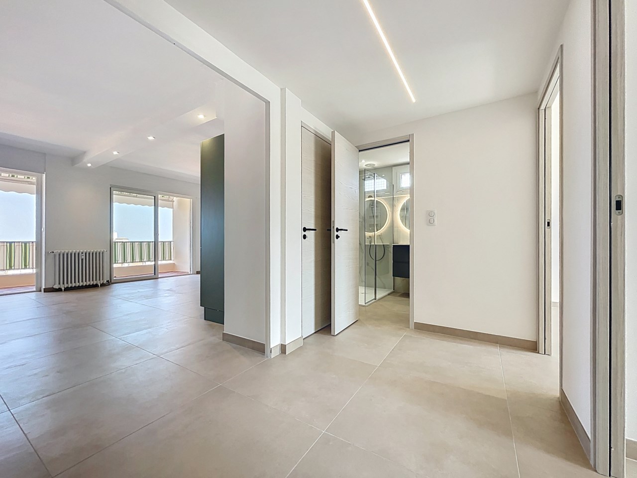 Stilren 3:a med terrass i centrala Antibes