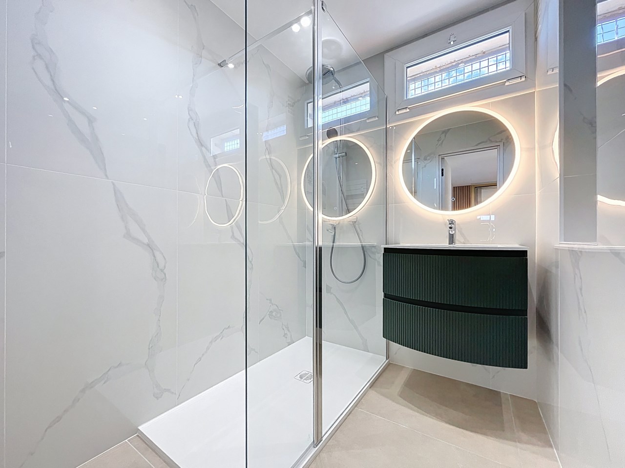 Stilren 3:a med terrass i centrala Antibes