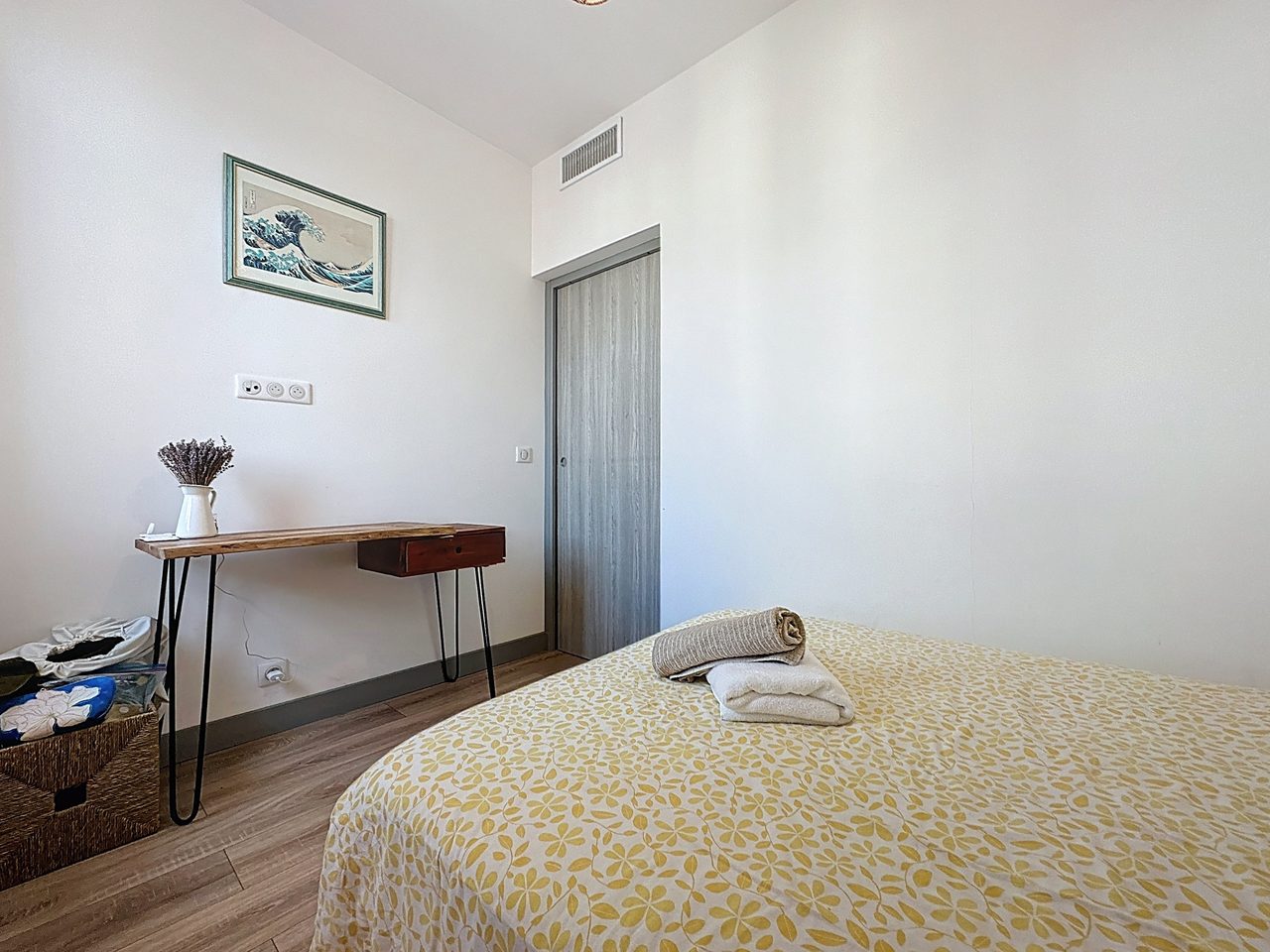 Ljus 3-rumslägenhet högst upp i charmiga Gamla stan, Antibes