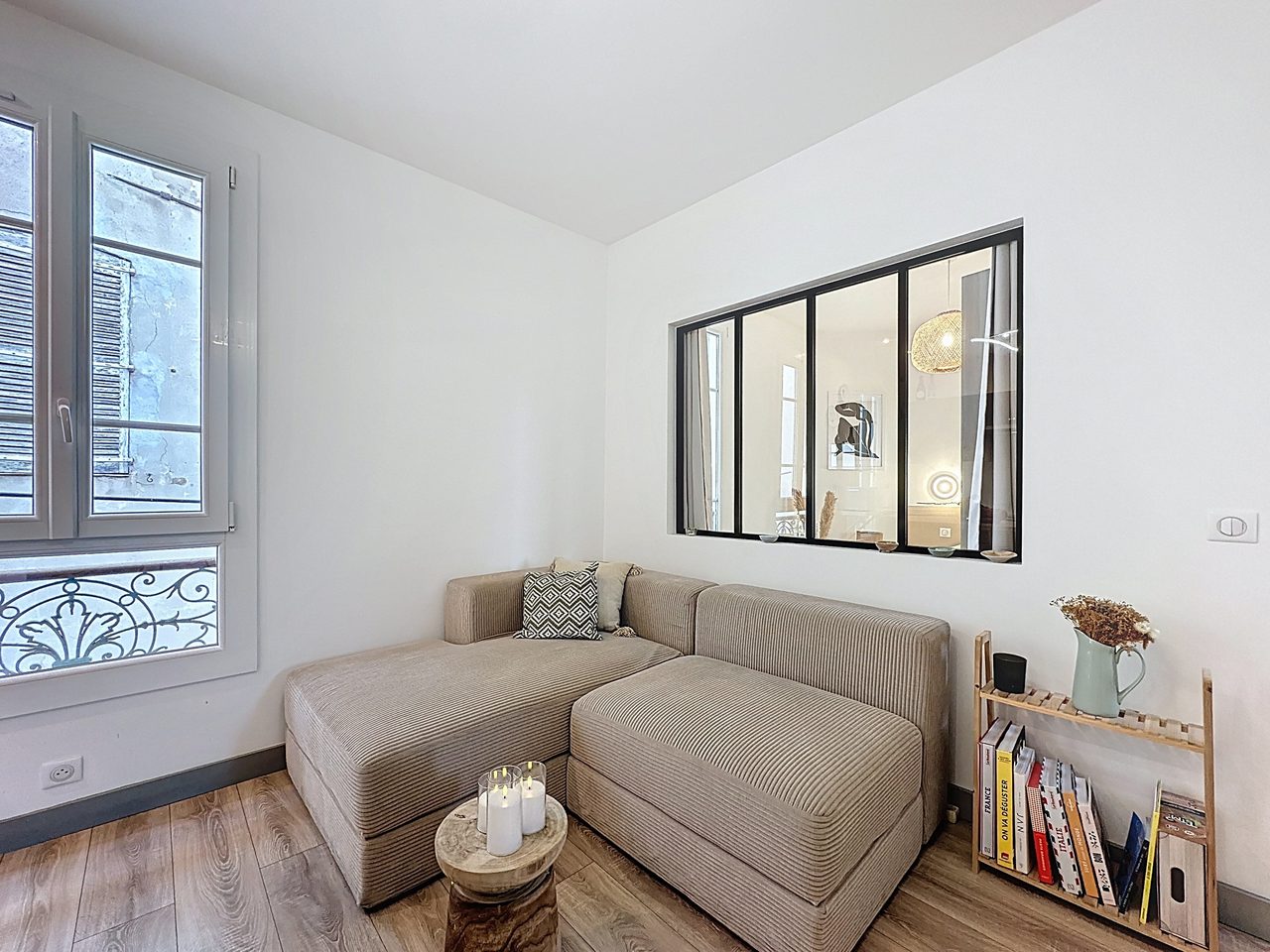 Ljus 3-rumslägenhet högst upp i charmiga Gamla stan, Antibes