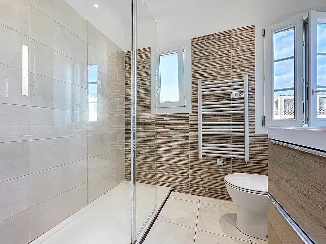 Ljus 3-rumslägenhet högst upp i charmiga Gamla stan, Antibes