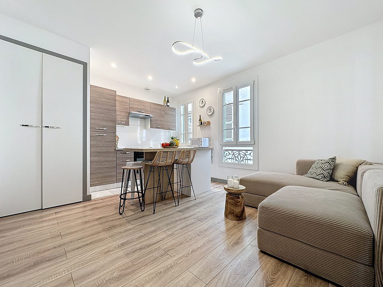 Ljus 3-rumslägenhet högst upp i charmiga Gamla stan, Antibes