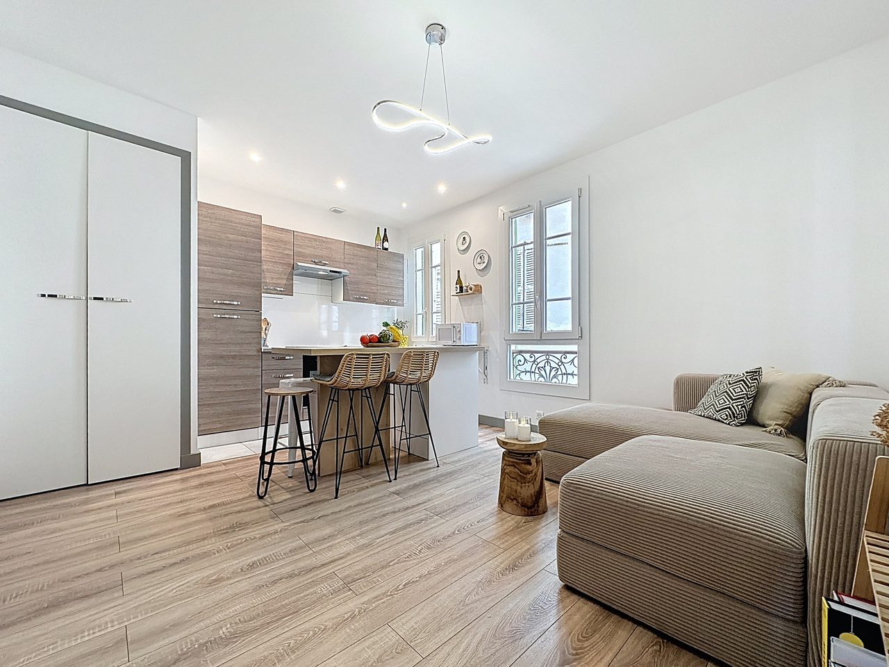 Ljus 3-rumslägenhet högst upp i charmiga Gamla stan, Antibes