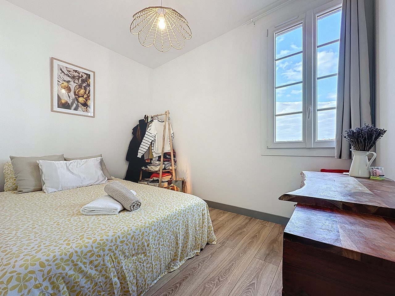 Ljus 3-rumslägenhet högst upp i charmiga Gamla stan, Antibes