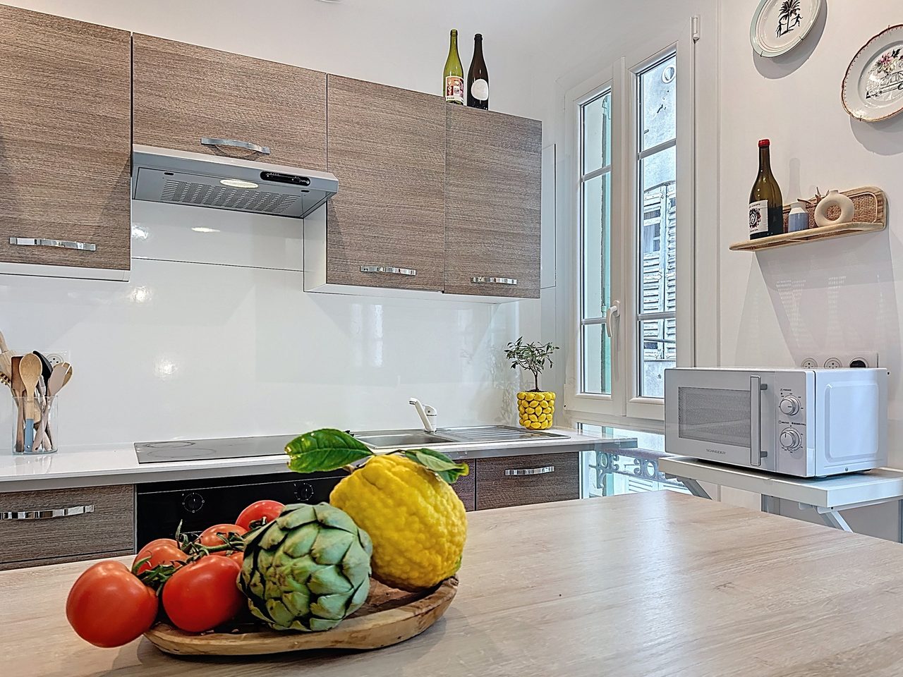 Ljus 3-rumslägenhet högst upp i charmiga Gamla stan, Antibes