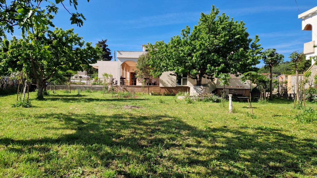 Hus 1:a raden till havet Banj på ön Pašman, Zadar skärgård