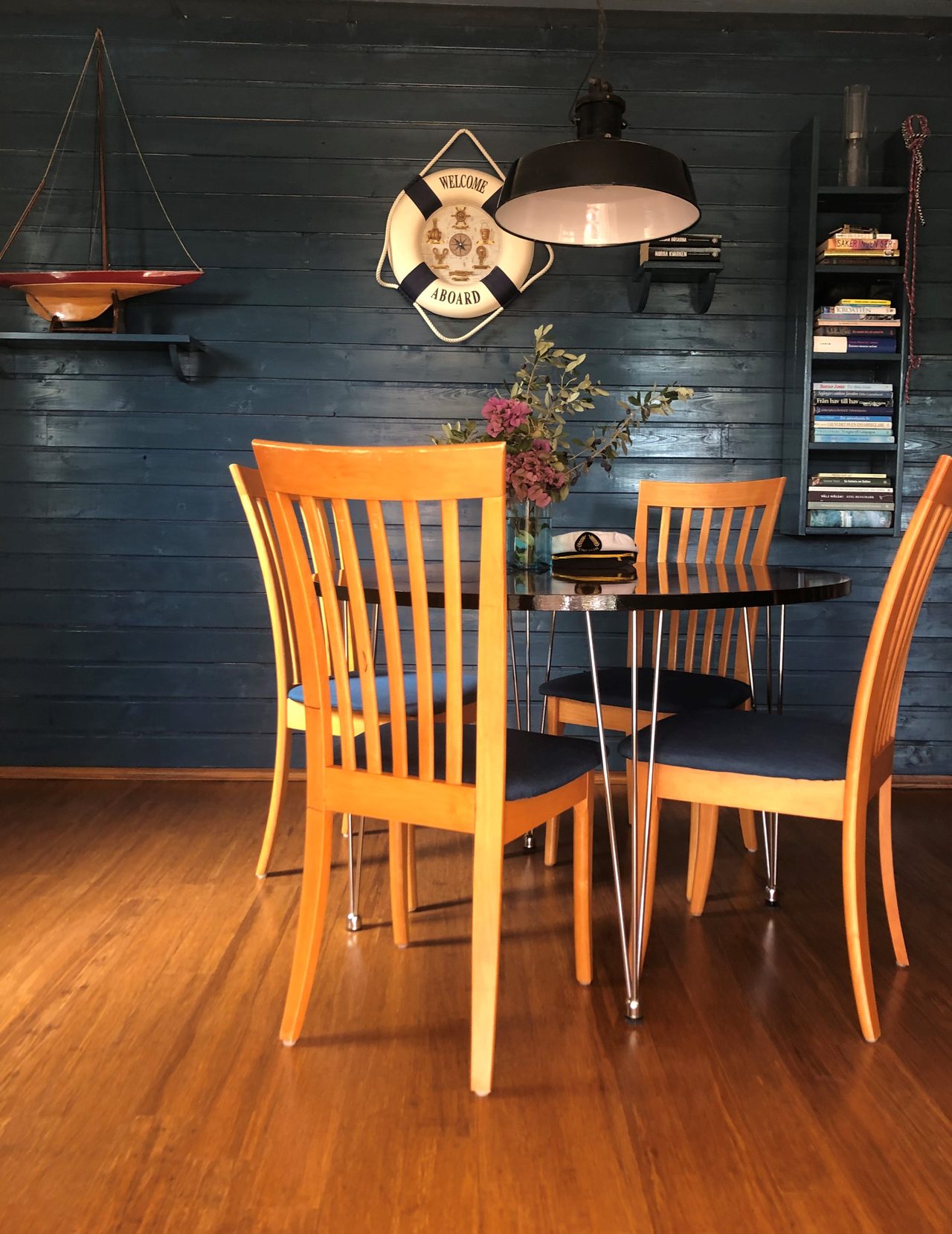 diningtableBlue wall