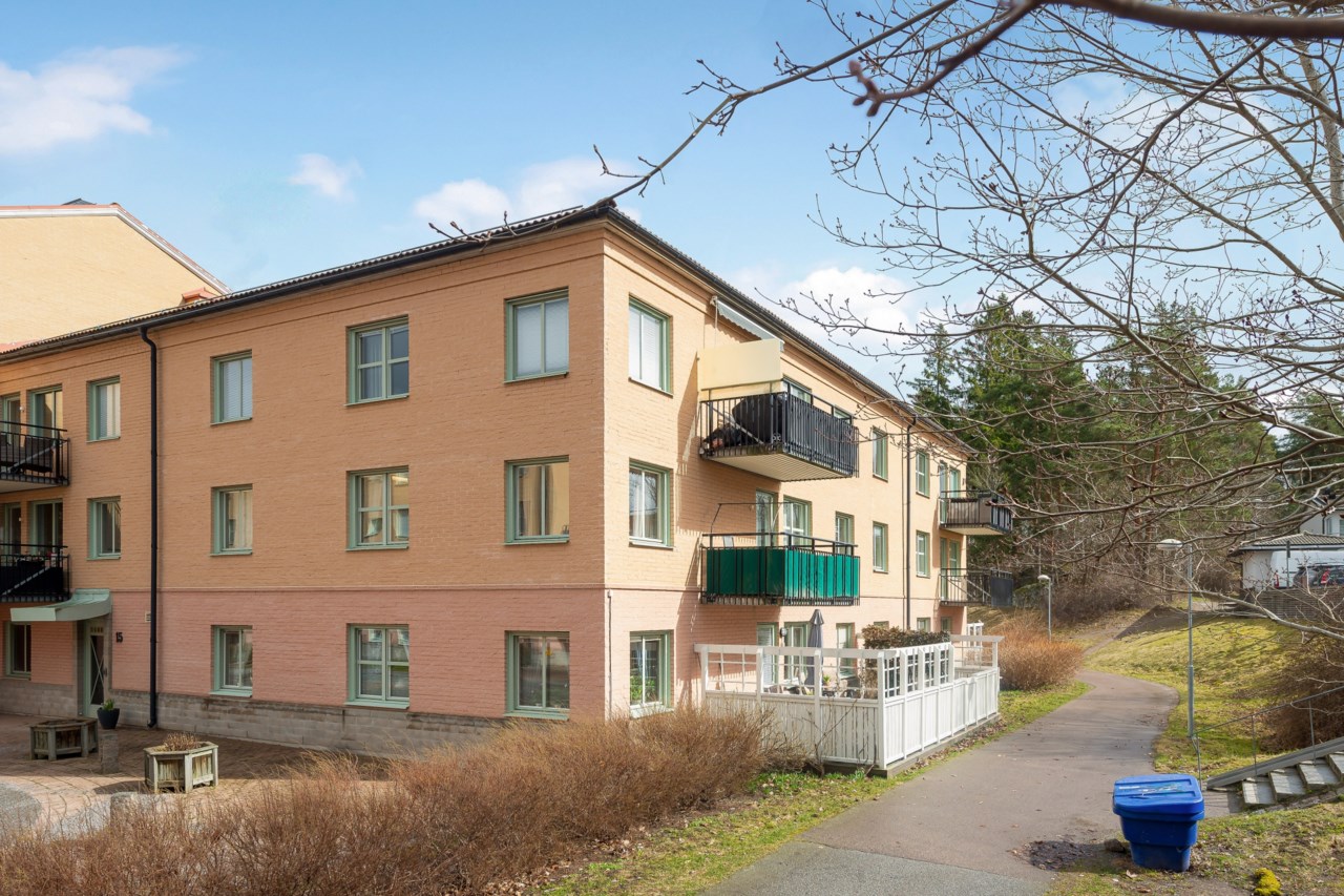 Bäckbornas väg 15