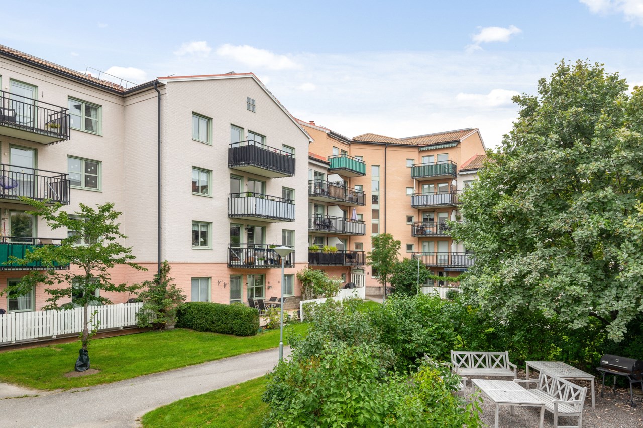 Bäckbornas väg 15