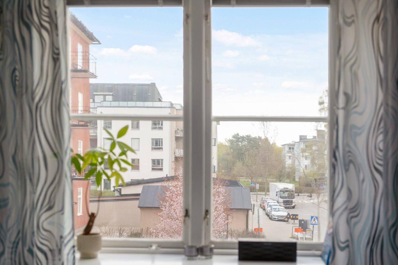 Follingbogatan 18