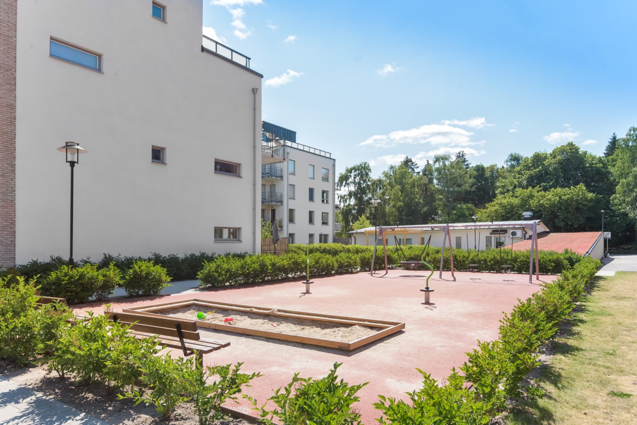Follingbogatan 18