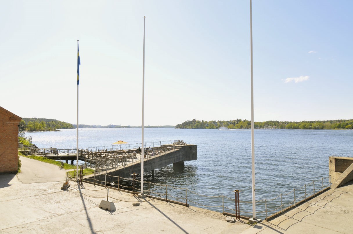 Cykla till Restaurang Telegraf med uteservering