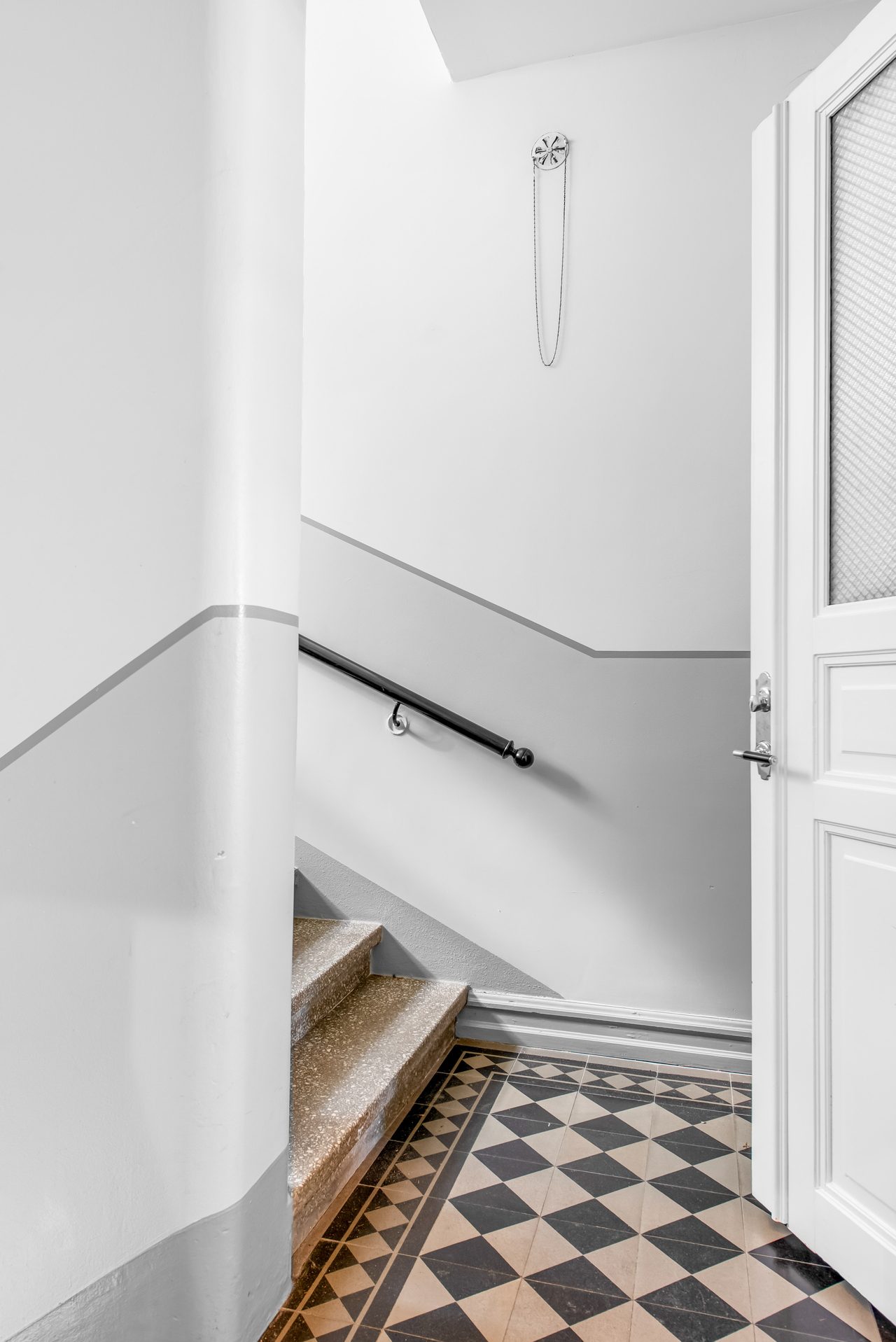 Hall till lägenheterna plan 1