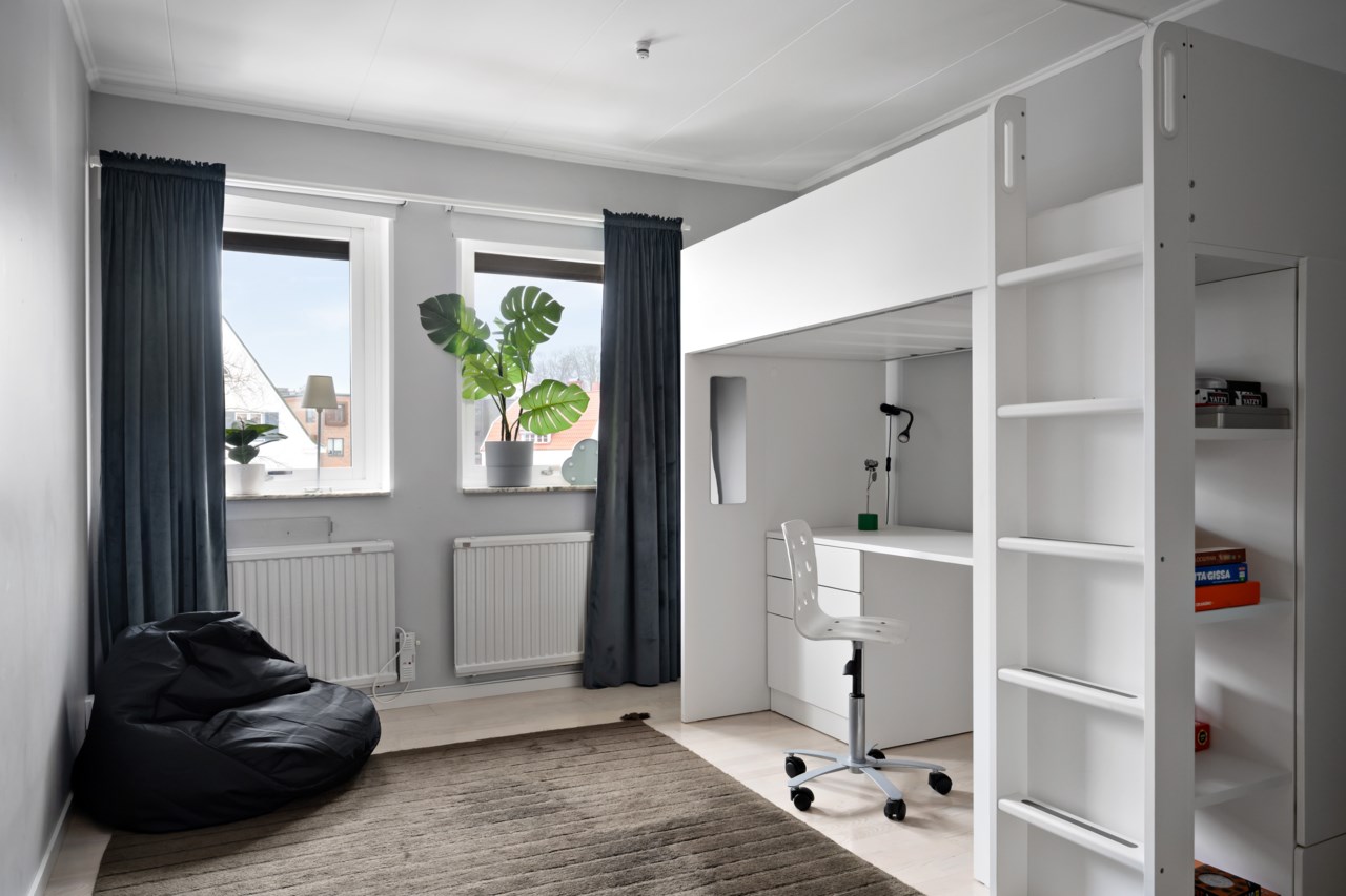 Rymliga sovrum på ovanvåningen