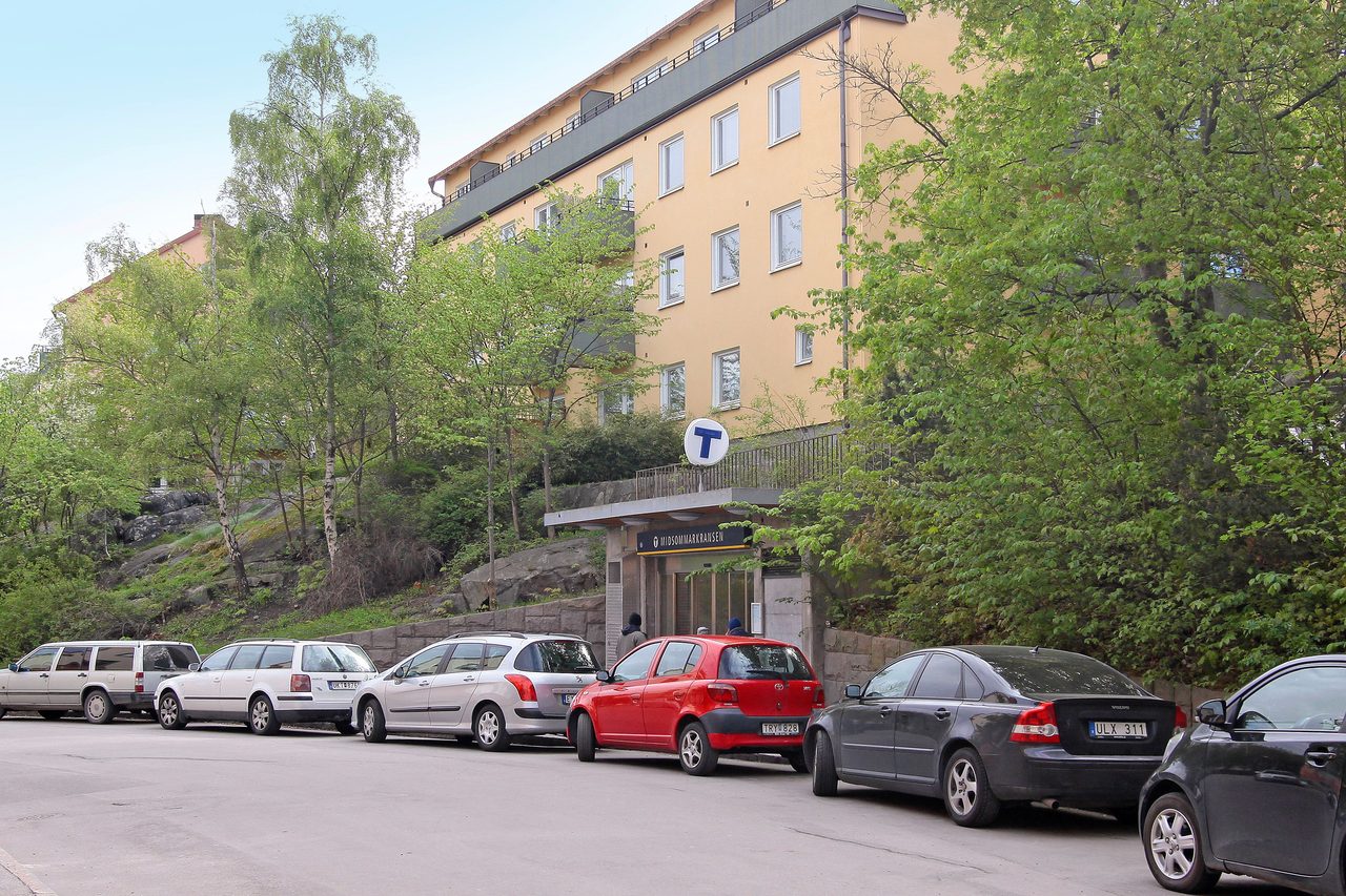 T-bana lyxigt nära.