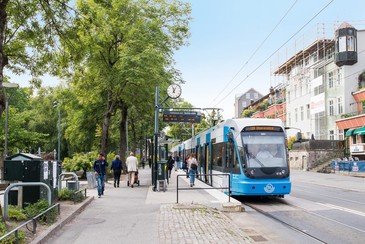 Bra kommunikationer med tvärbana och bussar
