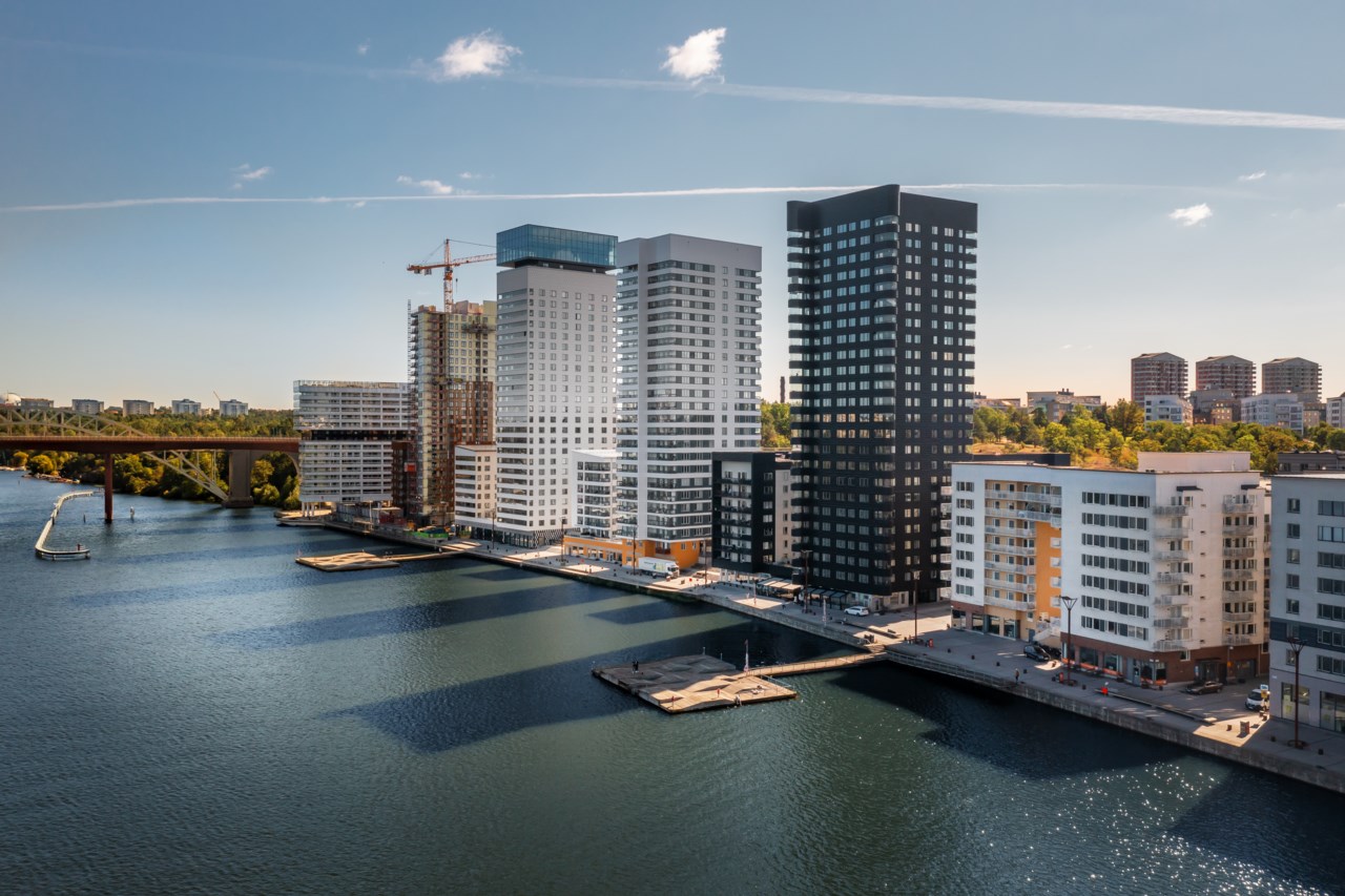 Liljeholmskajen med badbryggor