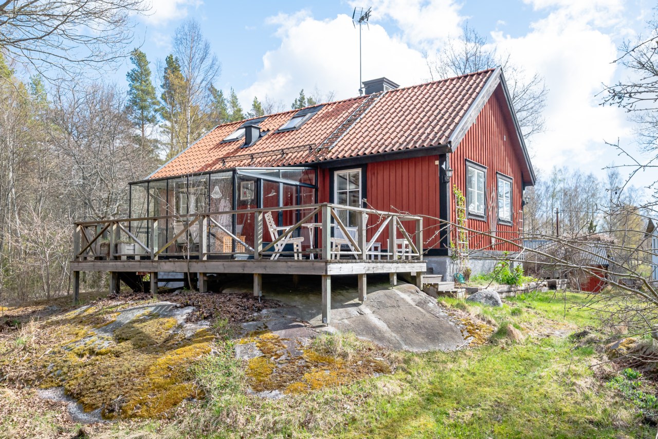 Knektuddsvägen 2