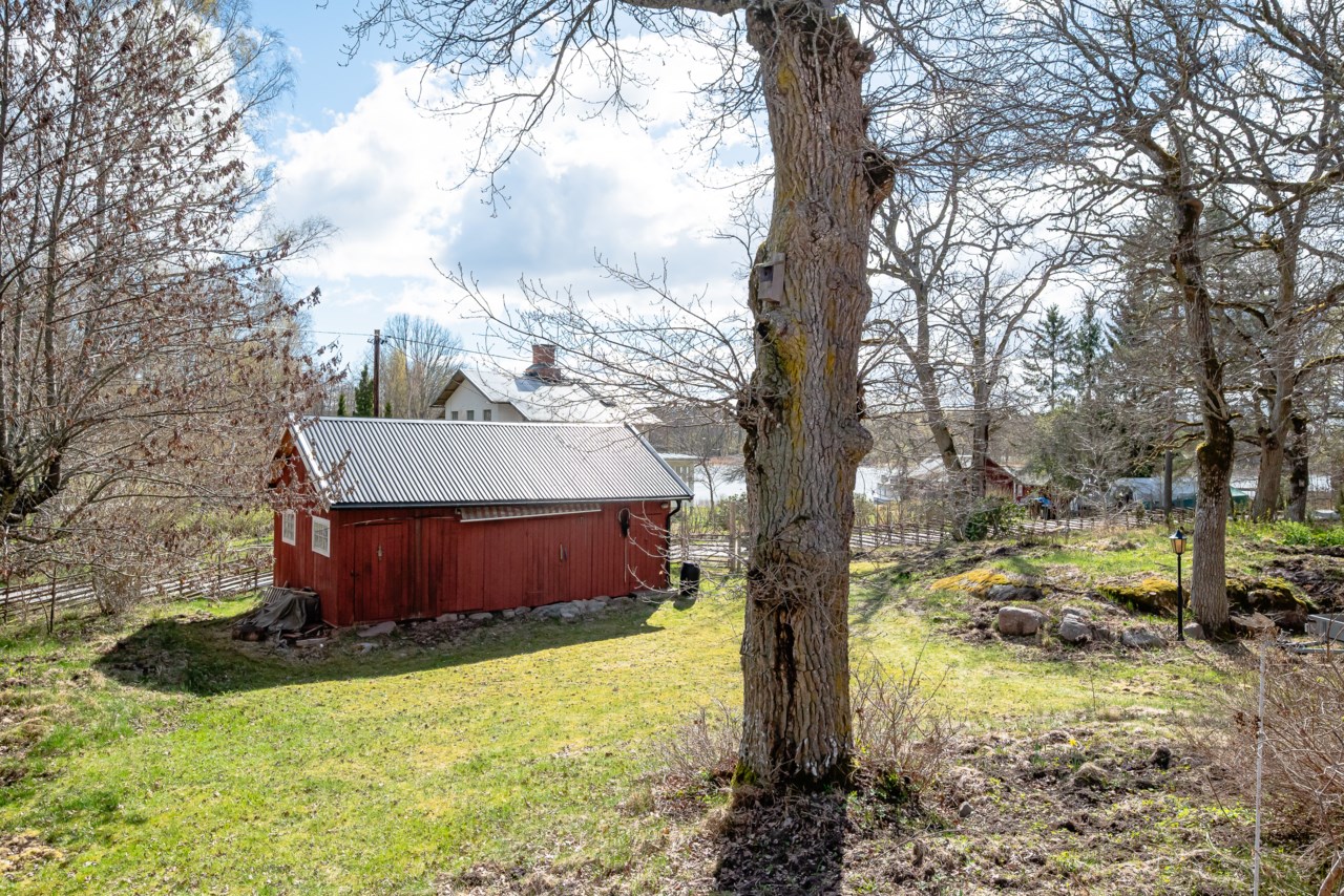 Knektuddsvägen 2