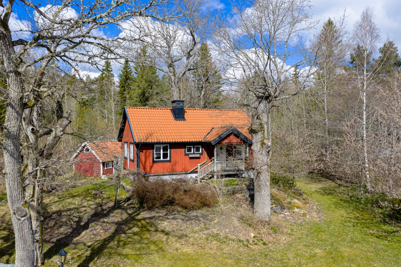 Knektuddsvägen 2
