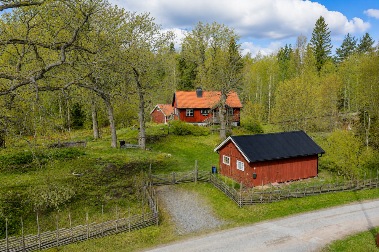 Knektuddsvägen 2