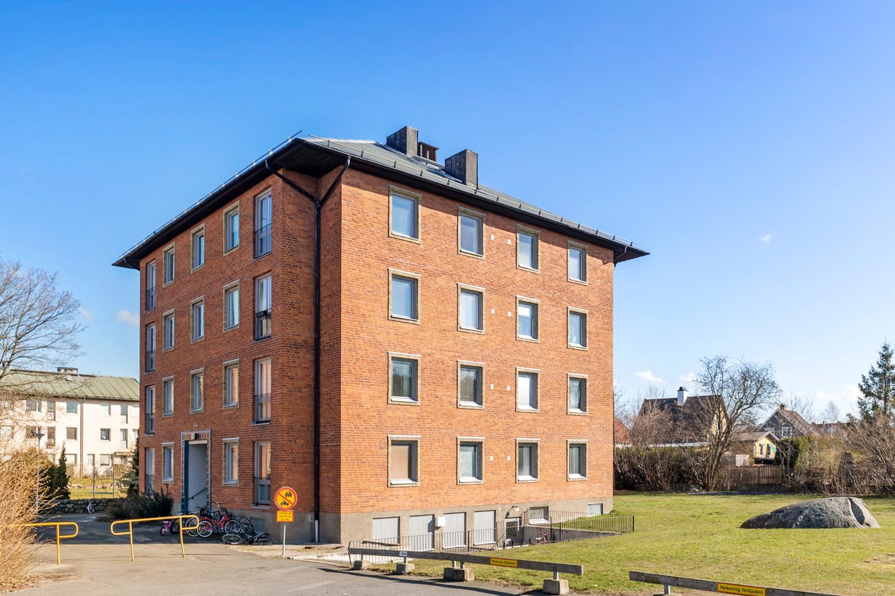 Tians väg 12