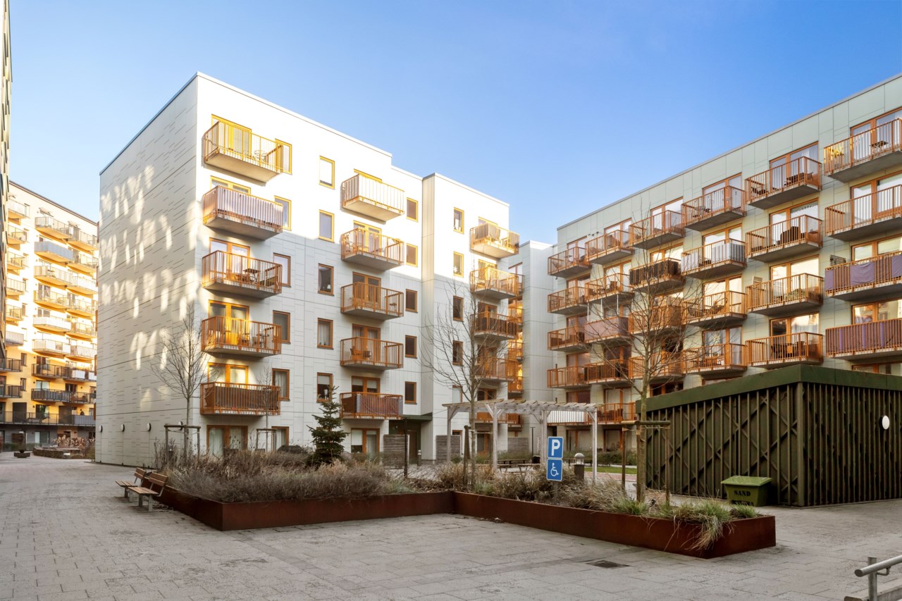 Famngatan 8
