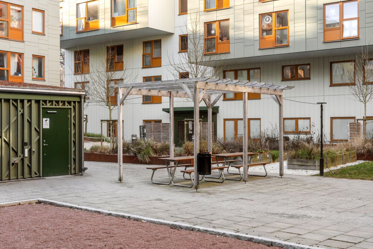 Famngatan 8